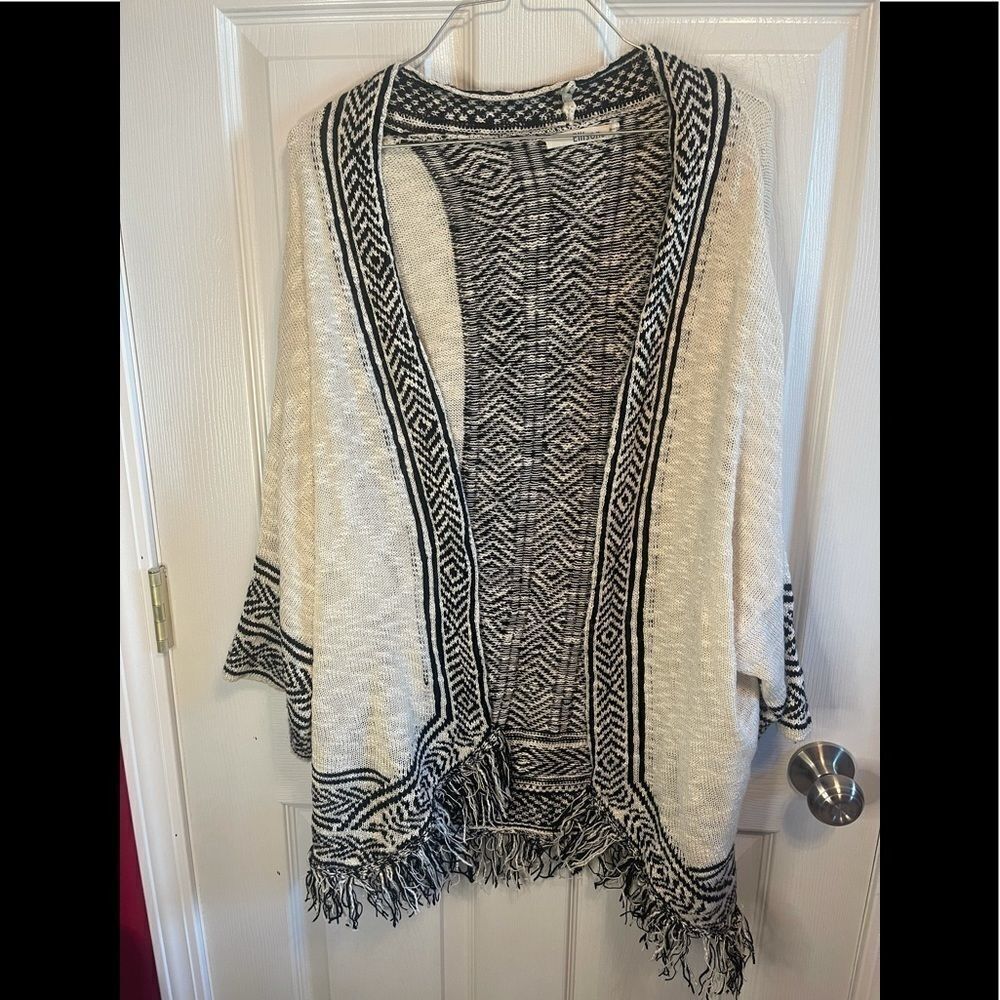 Ellison cream & black cardigan sweater sz One sz